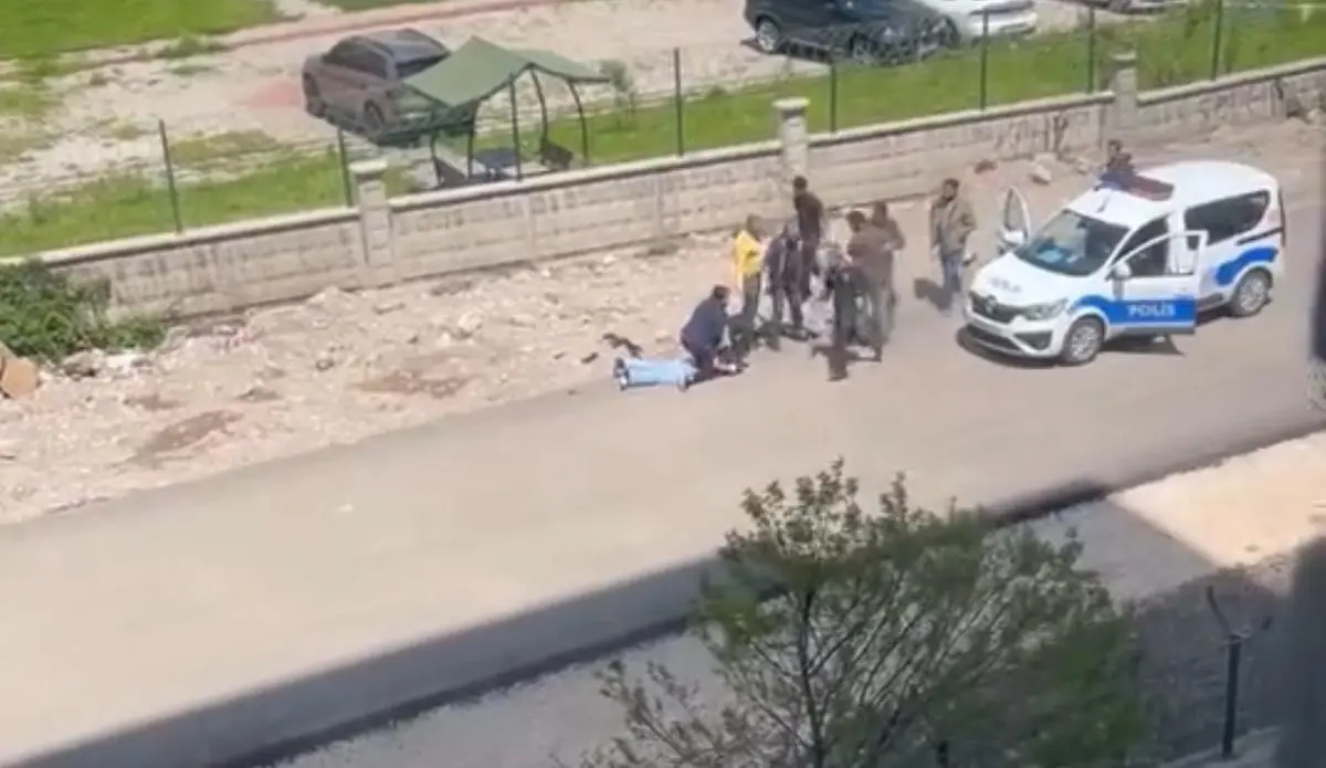 Diyarbakır da okul çevresinde silahlı saldırı paniği! Korkunç anlar kamerada 2