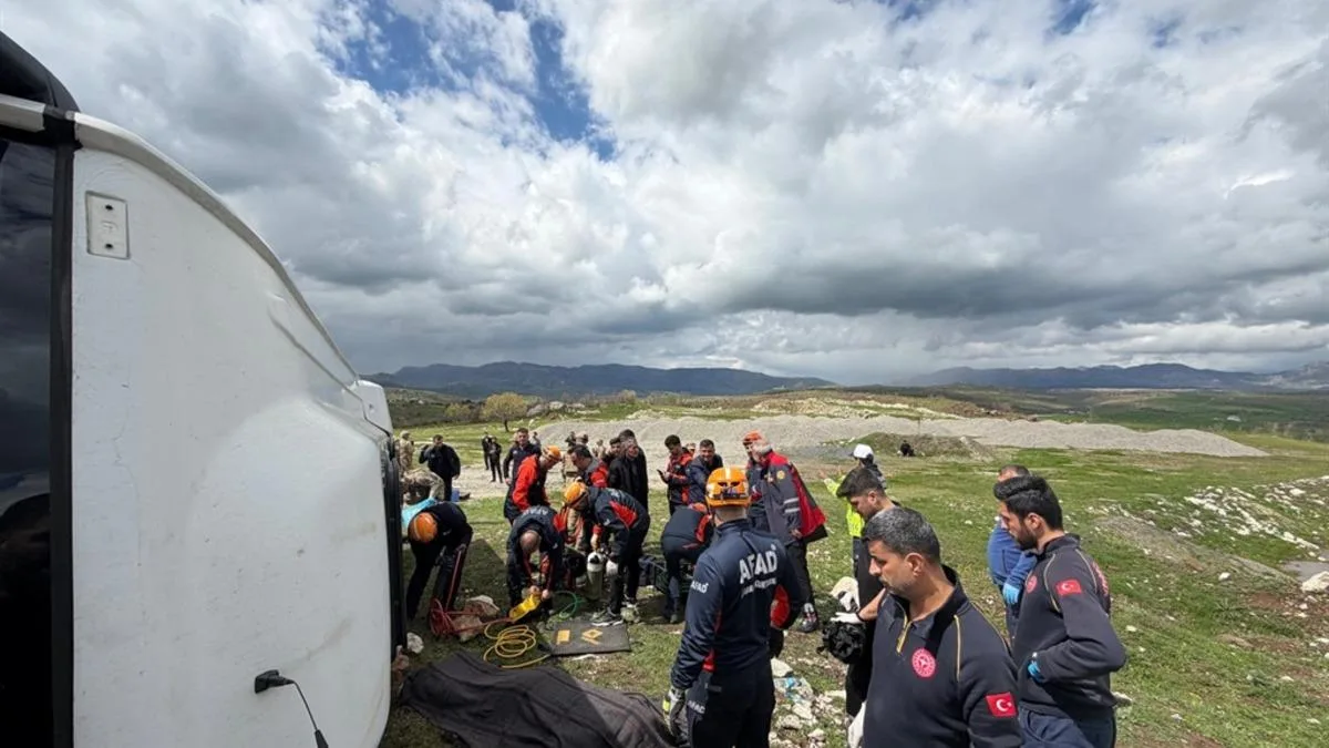 Diyarbakır’da Otobüs Devrildi: 1 Ölü, 13 Yaralı!