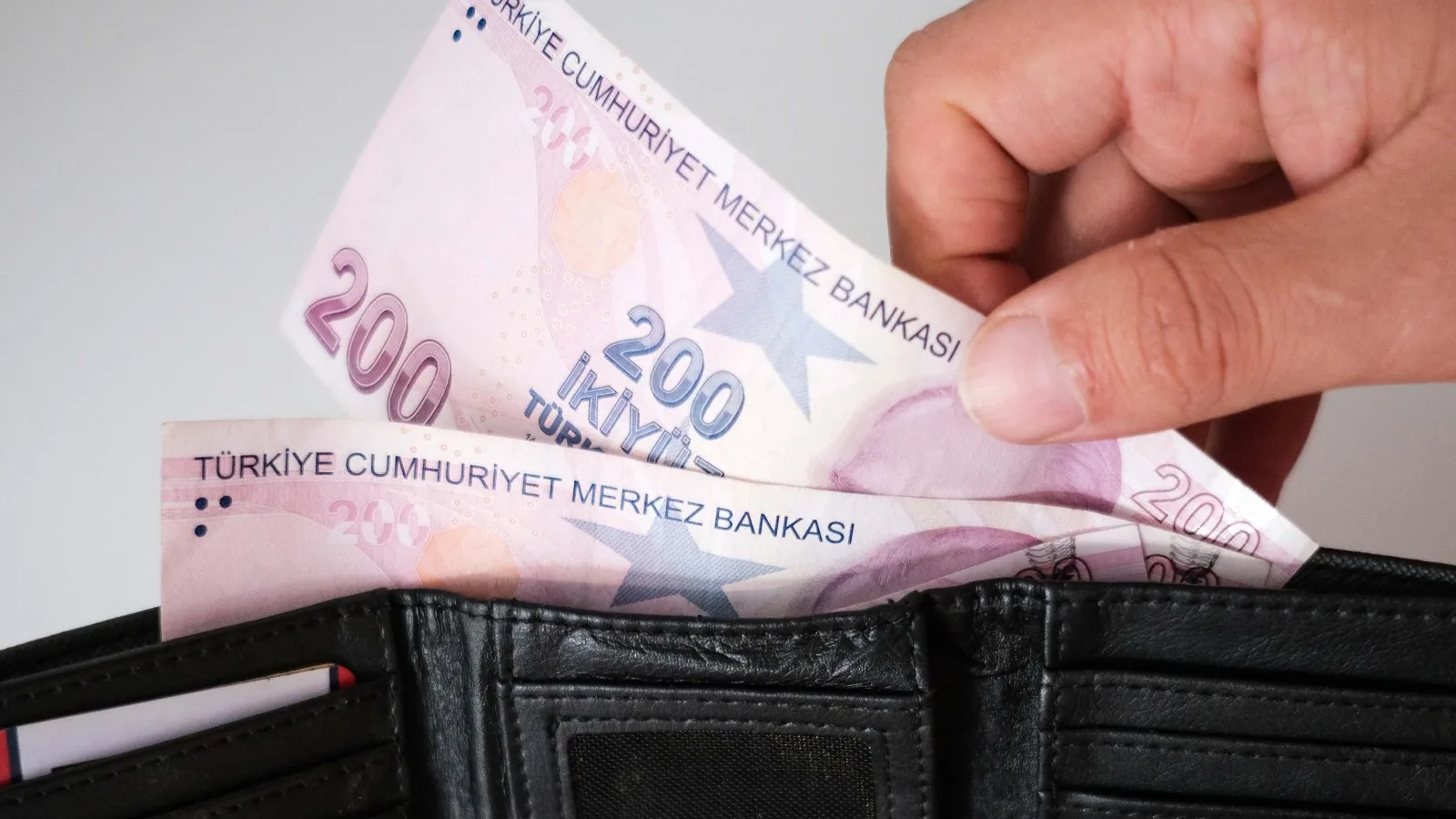 Dolandırıcılar Kredi Danışmanlığına Soyundu!