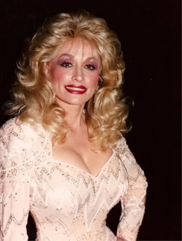 Dolly Parton’un Hayatı: Efsanevi Şarkıcının Müzik ve Sinemaya Bıraktığı İzler
