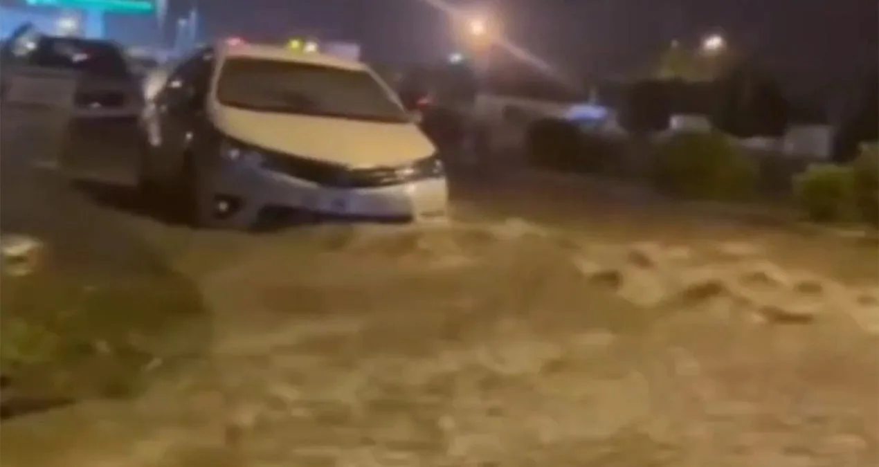 Dörtyol’da Şiddetli Yağış Araçları Mahsur Bıraktı!