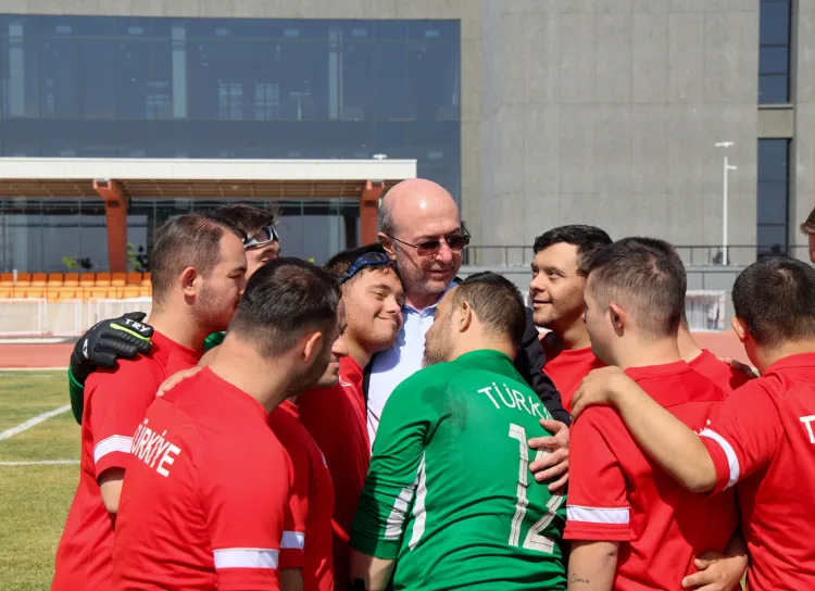 Down Sendromlu Futsal Takımı’na Konya’da Destek