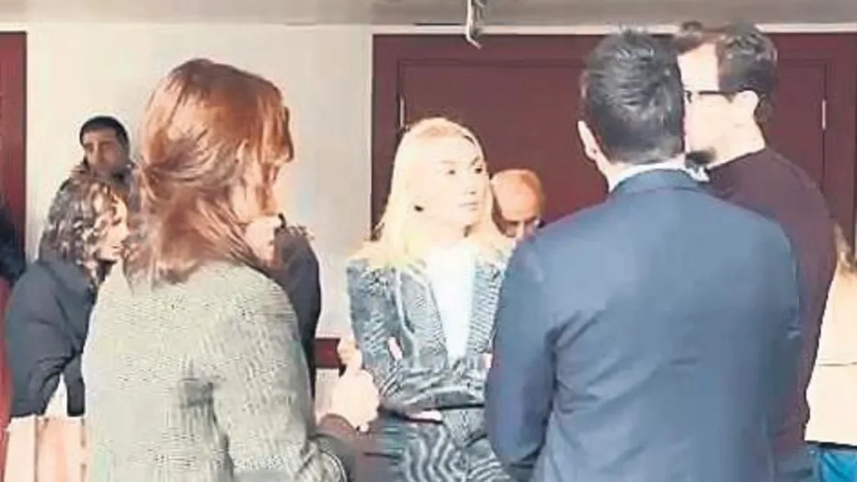 Duruşma Salonunda Gizli Not Krizi!