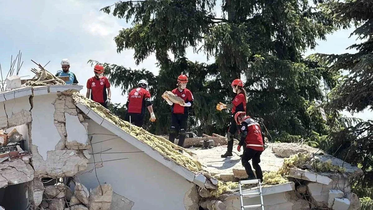 Düzce’de 7.2 Büyüklüğünde Deprem Tatbikatı Gerçekleşti