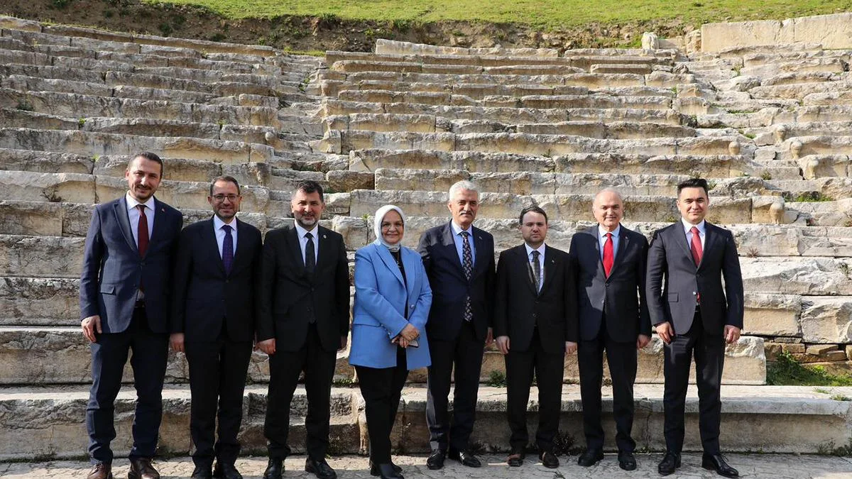 Düzce’de Bakan Gürlek’ten Antik Tiyatro Ziyareti!