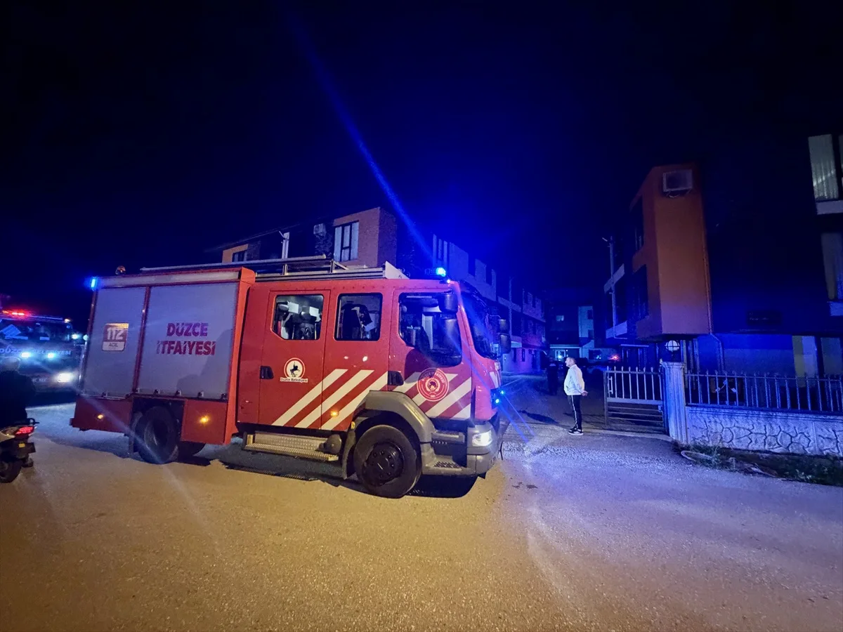 Düzce'de çamaşır kurutma makinesinden kaynaklanan yangında 2 kişi dumandan etkilendi