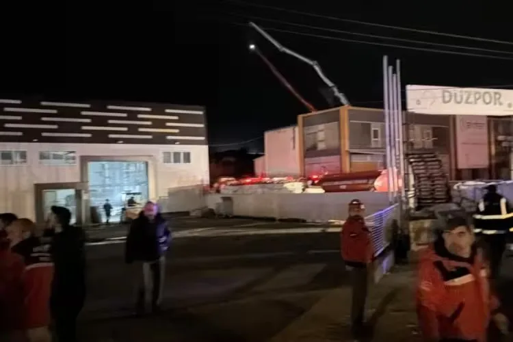 Düzce’de Fabrika Yangını 2.5 Saatte Söndürüldü!