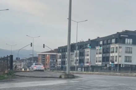 Düzce’de Kavşakta 3 Dakikada 4 Ters Yön İhlali!