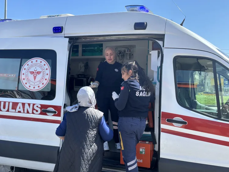 Düzce’de Kavşakta Otomobil Çarpıştı: 1 Yaralı!