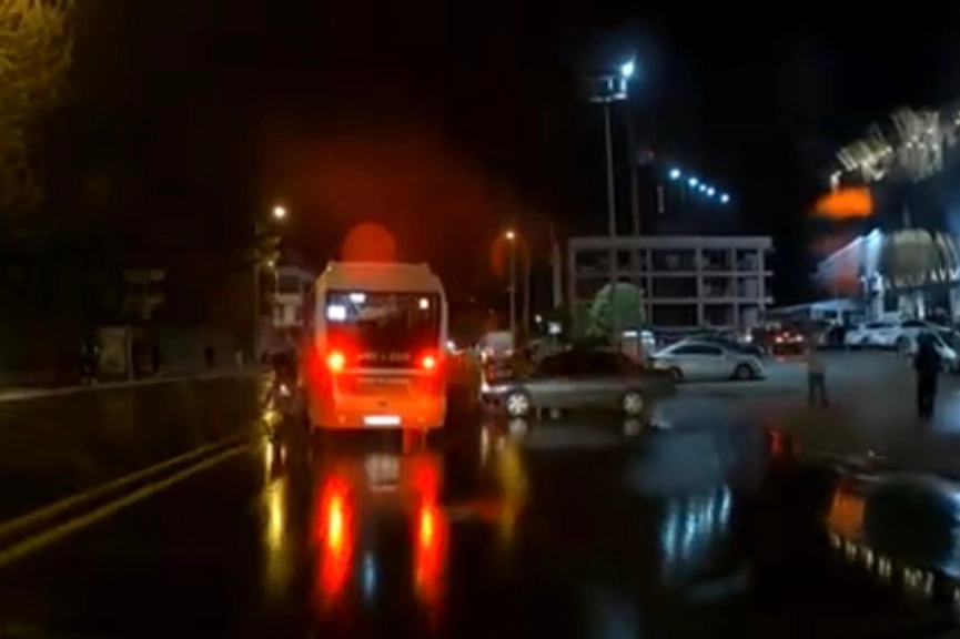 Düzce’de Otobüs-Elektrikli Bisiklet Kazası! 1 Yaralı