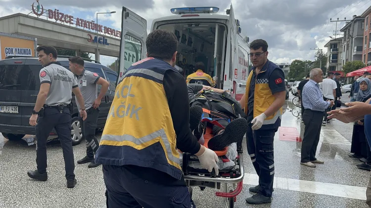 Düzce’de Otomobil ile Motosiklet Çarpıştı! Yaralı Var!