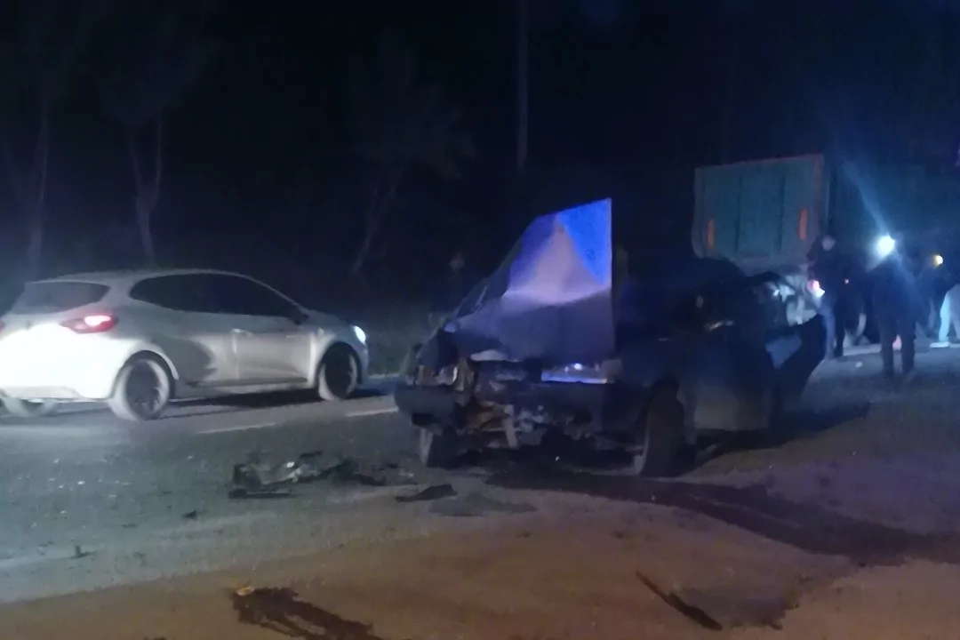 Düzce’de Otomobil-Traktör Çarpışması: 5 Yaralı!