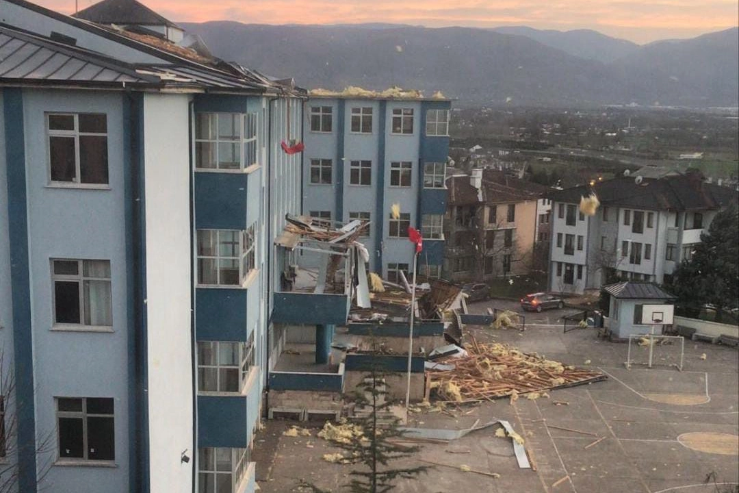 Düzce’de Rüzgar Nedeniyle Eğitime 1 Gün Ara!