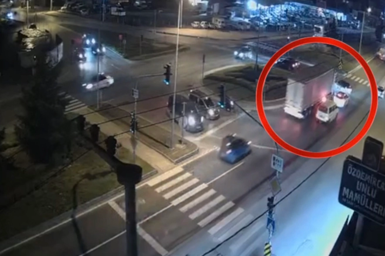 Düzce’de Tır ve Otomobil Çarpıştı: 1 Yaralı!