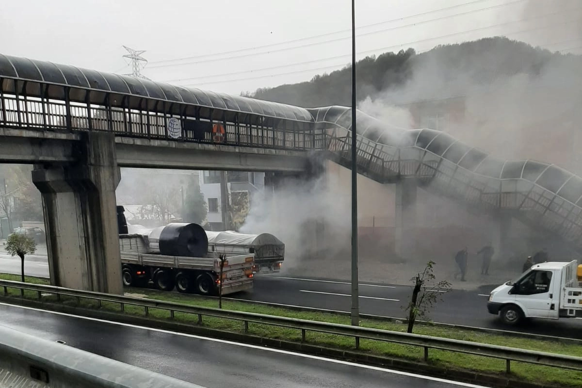 Düzce’de Tırda Yangın! Sürücü ve Vatandaşlar Kurtardı