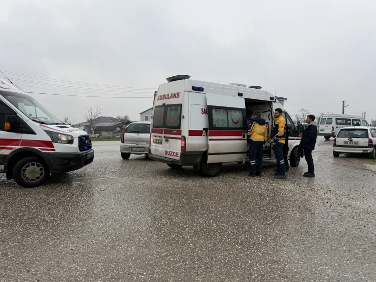 Düzce’de Trafik Kazası: 3 Çocuk Yaralandı!