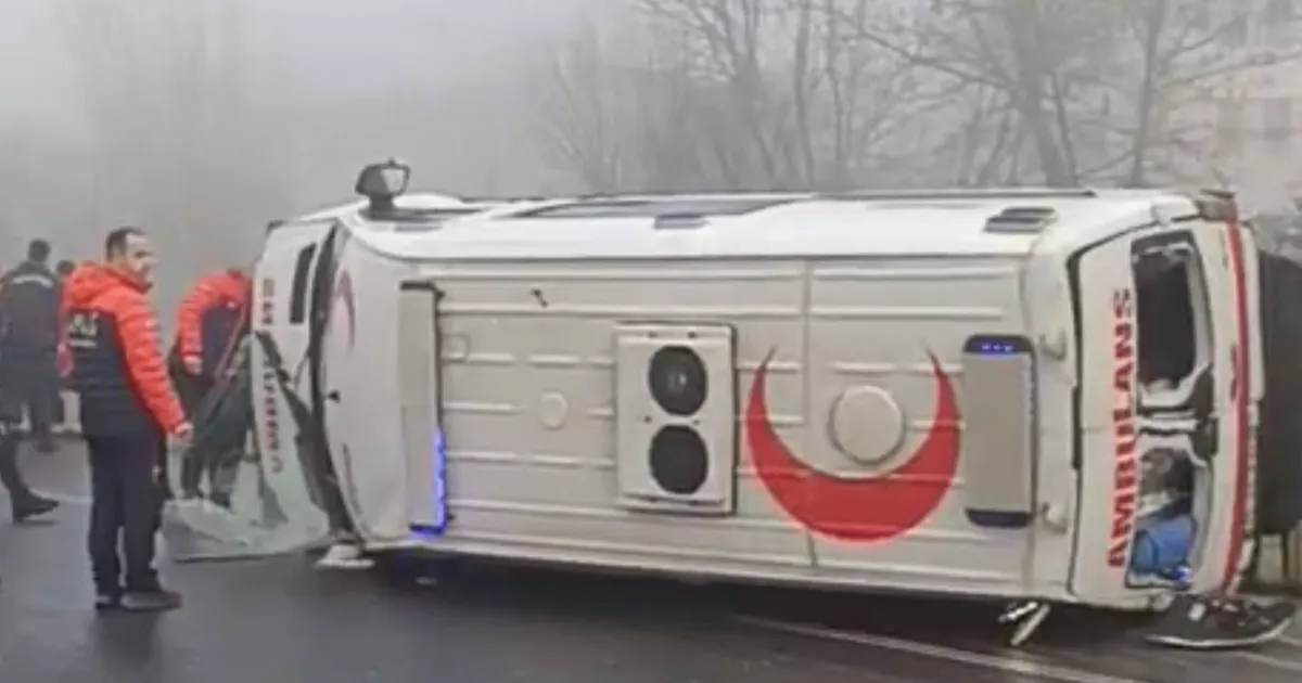 Düzce’de Yoğun Siste Ambulans Kazası: 1 Yaralı!