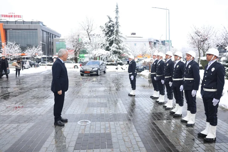 Düzce’nin Yeni Valisi Mehmet Makas Göreve Başladı!