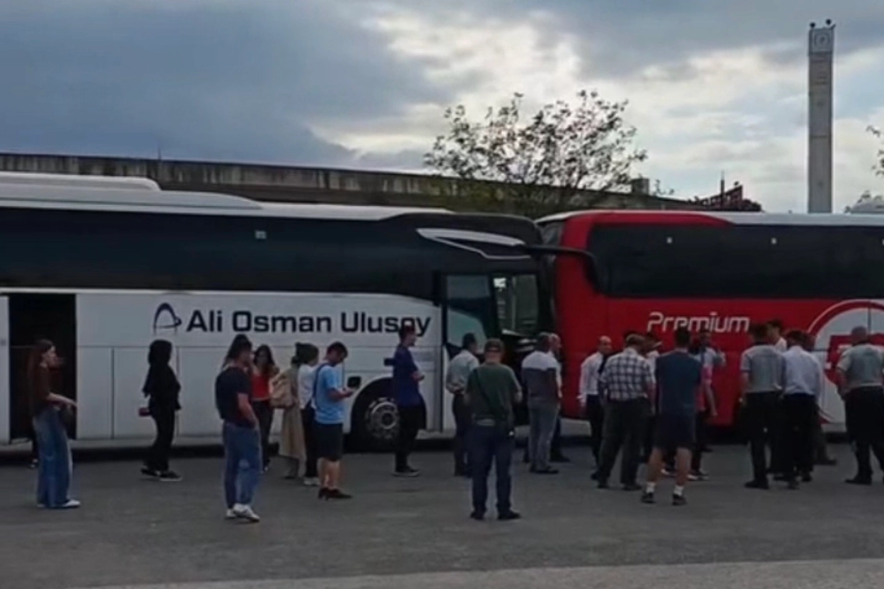 Düzce Otogarı’nda İki Otobüs Çarpıştı!