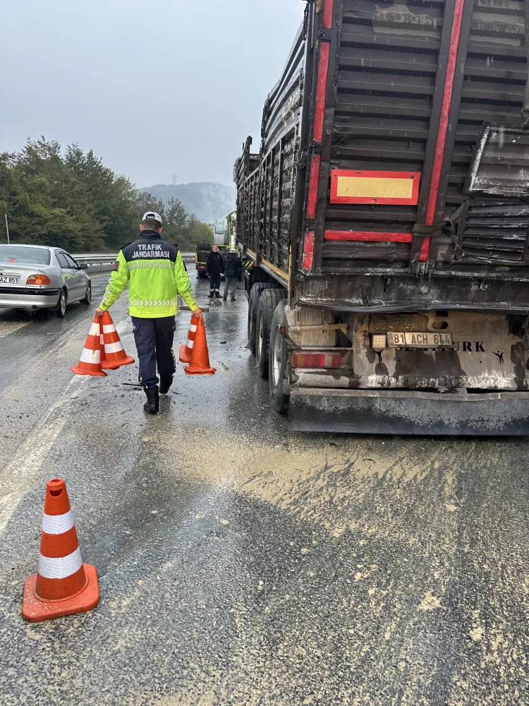 Düzce-Zonguldak Yolunda Tır Kazası: Sürücü Yaralı