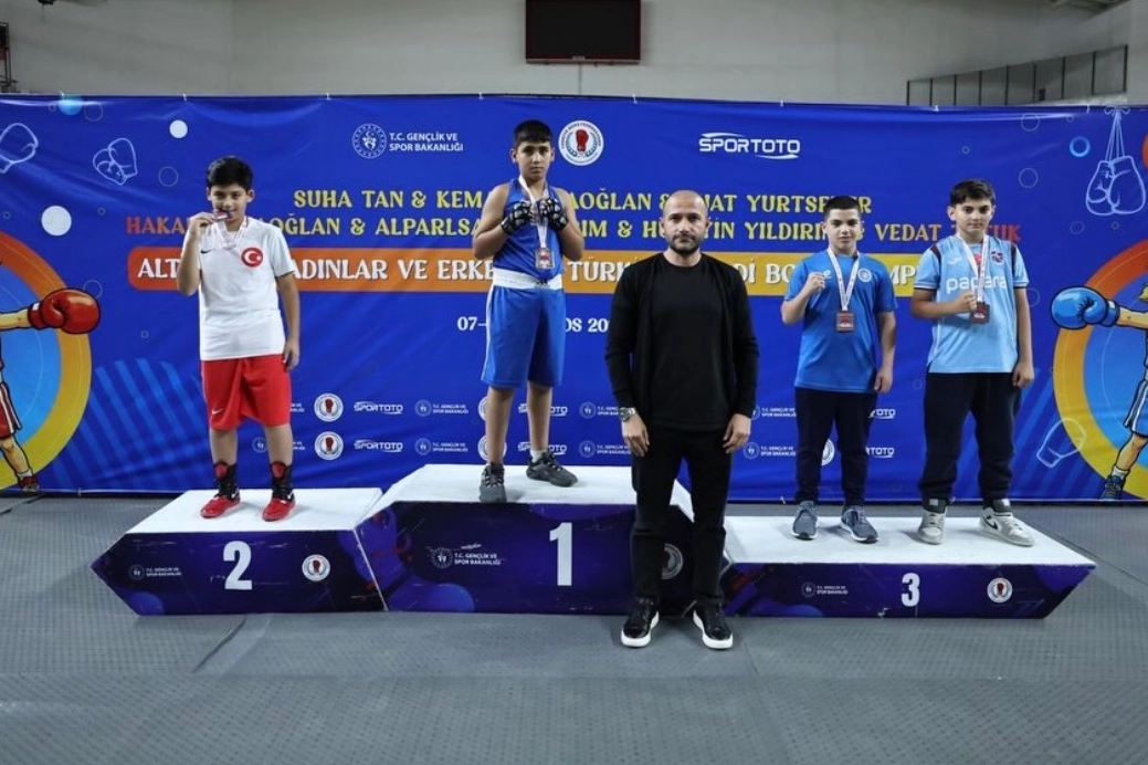 Düzceli Ömer Asaf, Boks Şampiyonası’nda İkincilik Aldı!