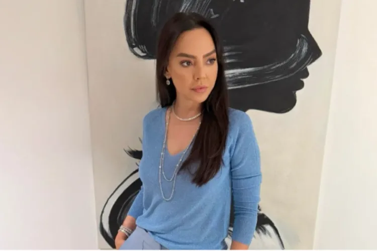 Ebru Gündeş’ten Mavi Paylaşım: Dikkat Çekti!
