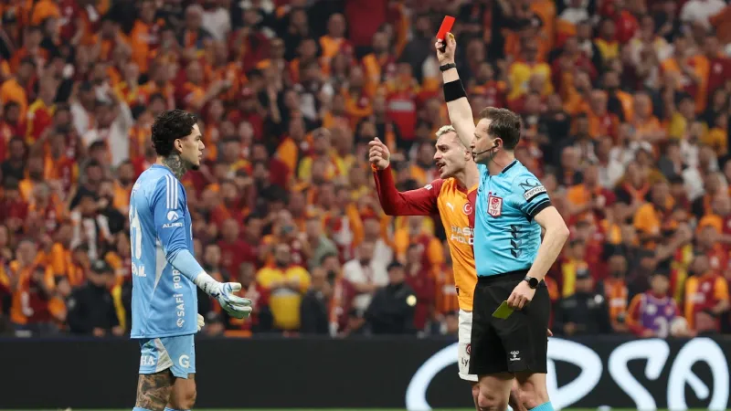 Ederson’un Kırmızı Kartı ve Hakemle Tartışması!