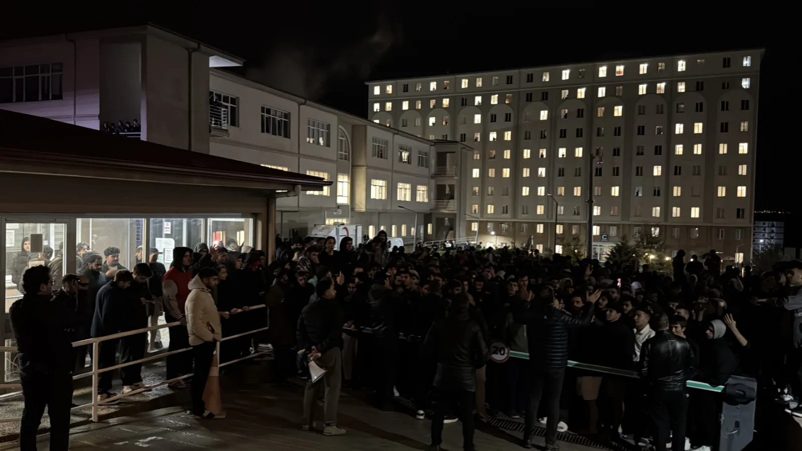 Edirne’de Öğrenciler Su Kesintisini Protesto Etti!