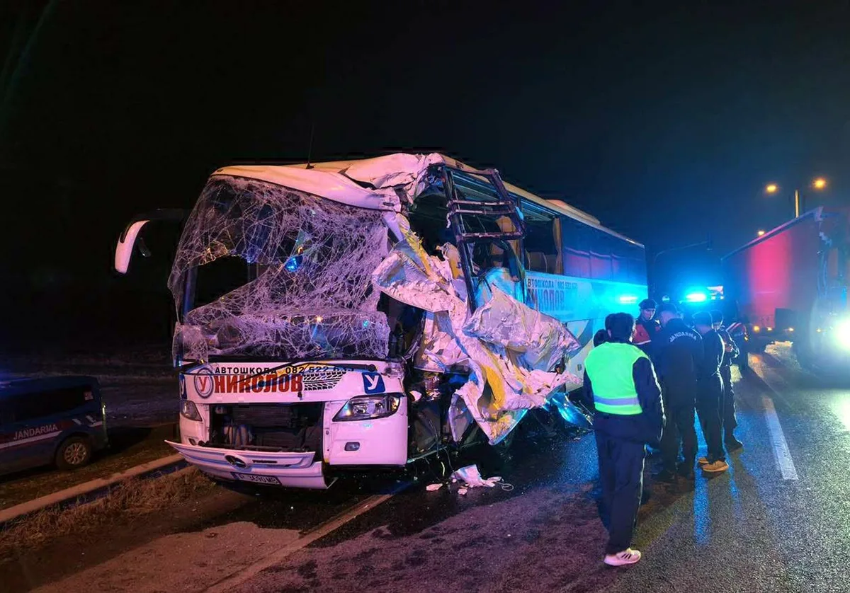 Edirne'de tur otobüsü kaza yaptı: 10 Bulgar turist yaralandı