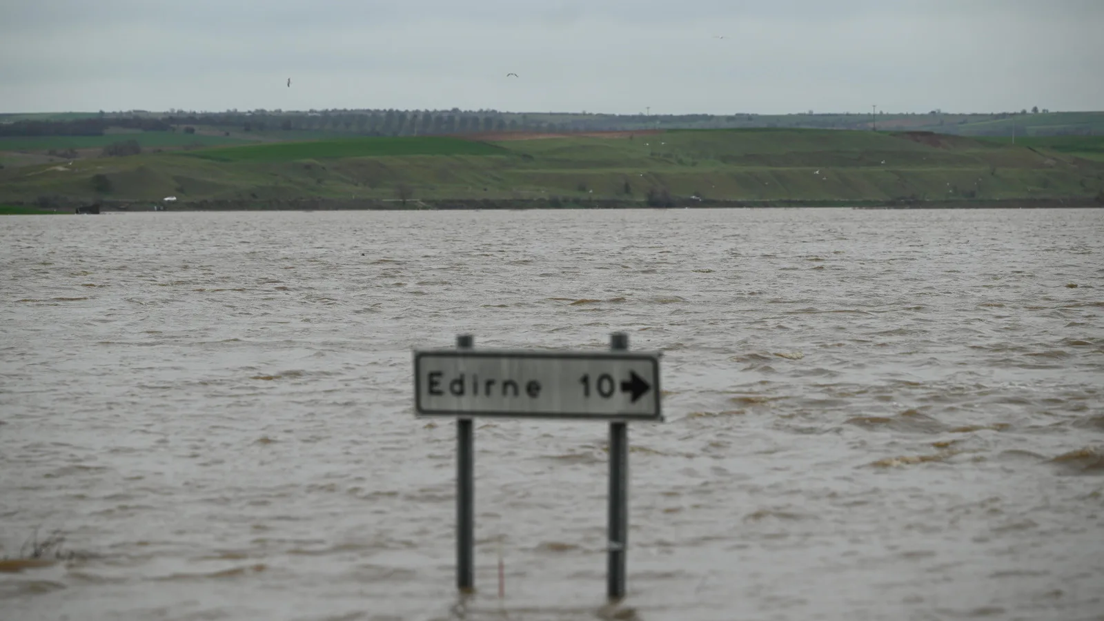 Edirne’de Yağışlar Tarihi Köprüleri Kapatttı!