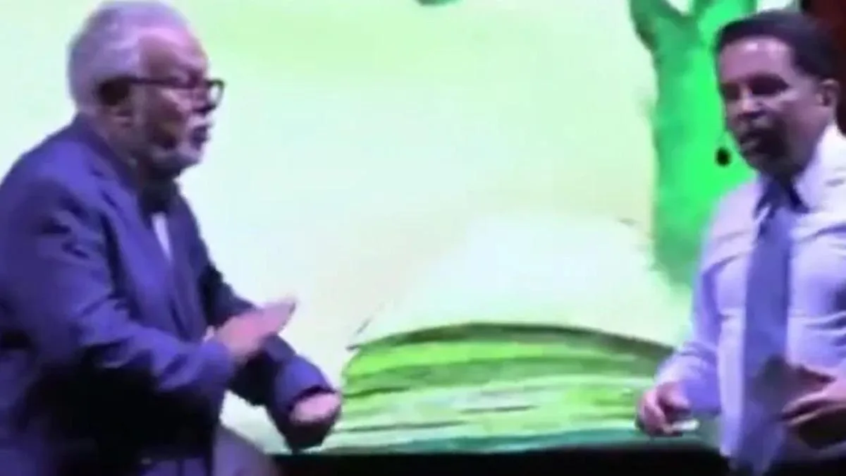 Edremit Kitap Fuarı’nda Şengör’den Dikkat Çeken An