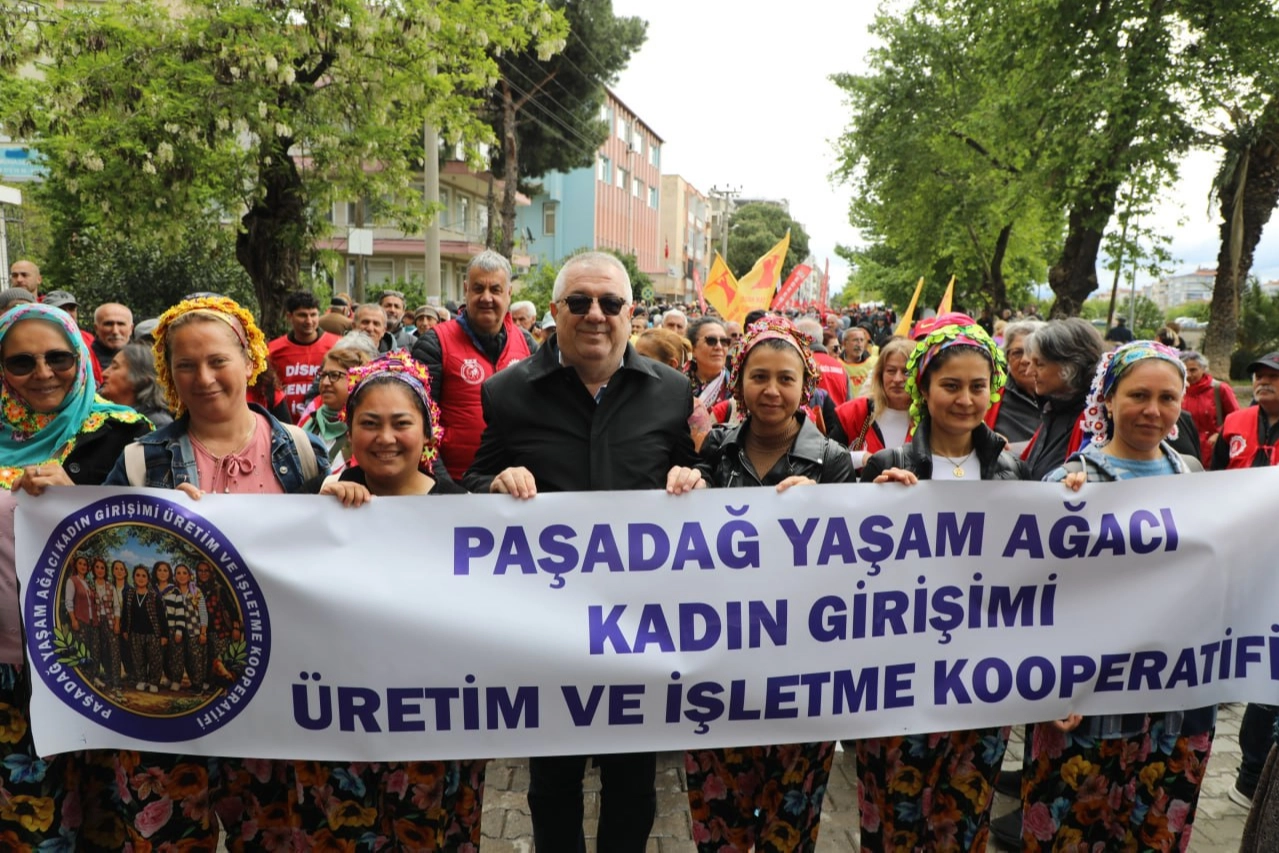 Edremit’te 1 Mayıs Coşkusu: Emeğe Saygı!
