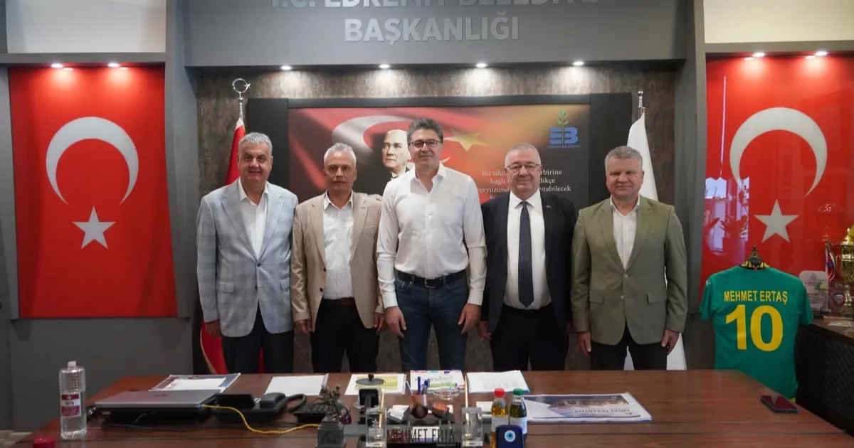 Edremit’te Bayramlaşma Coşkusu ve Birlik Mesajı