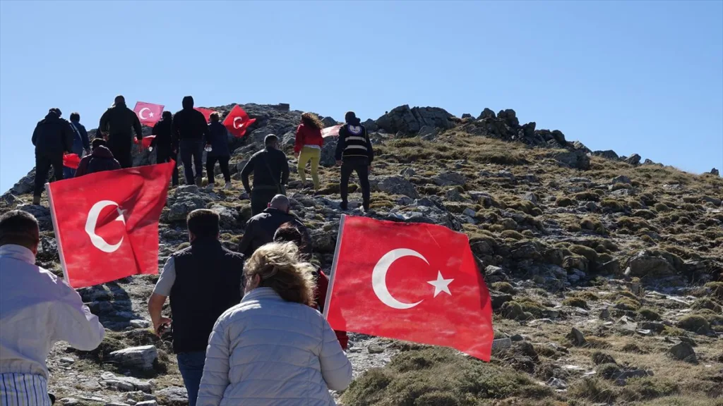 Edremit’te Coşkulu Yürüyüş: 104 Yıl Kutlandı