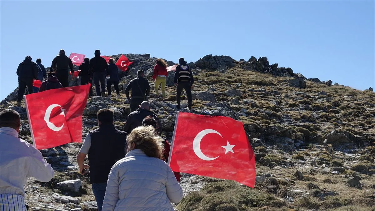 Edremit’te Coşkulu Yürüyüş: 104 Yıl Kutlandı