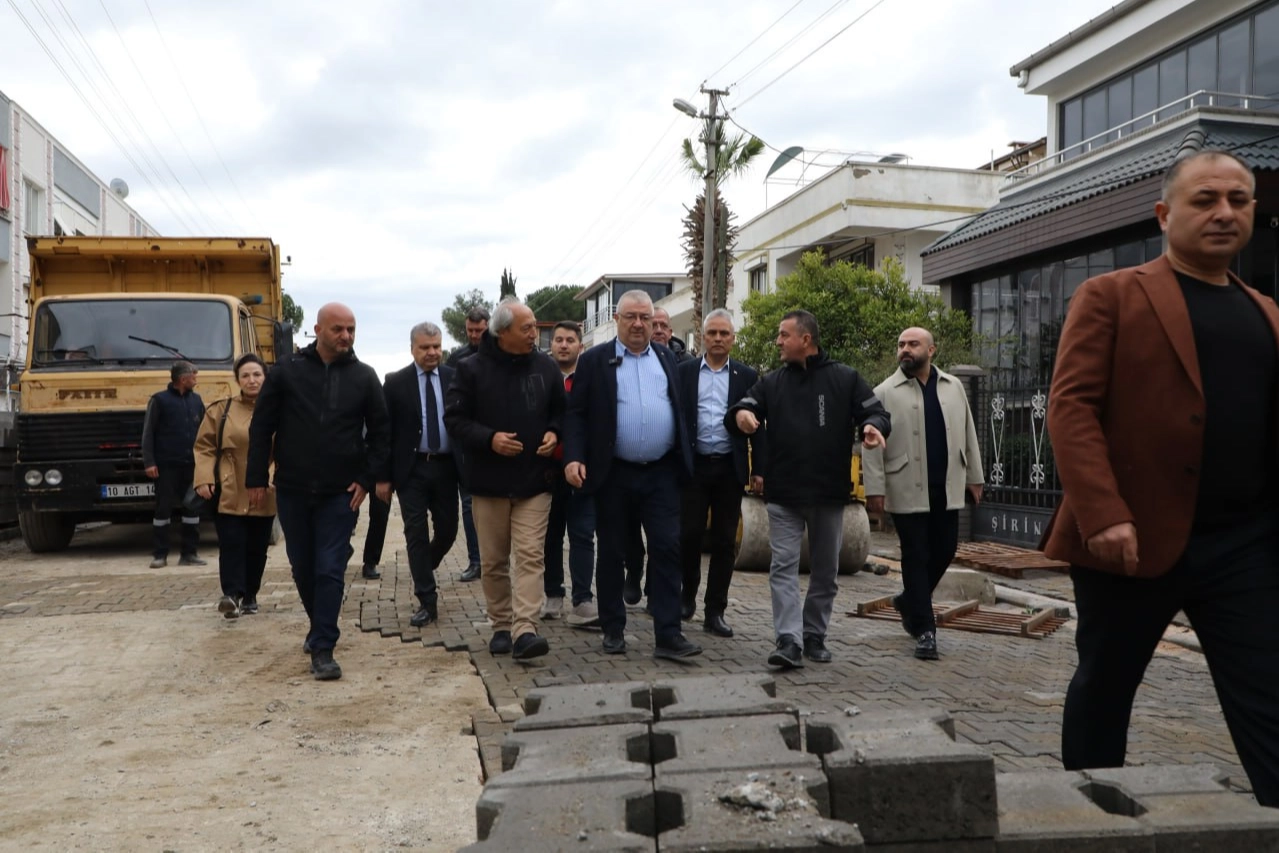 Edremit’te Yol Seferberliği Hız Kazandı!