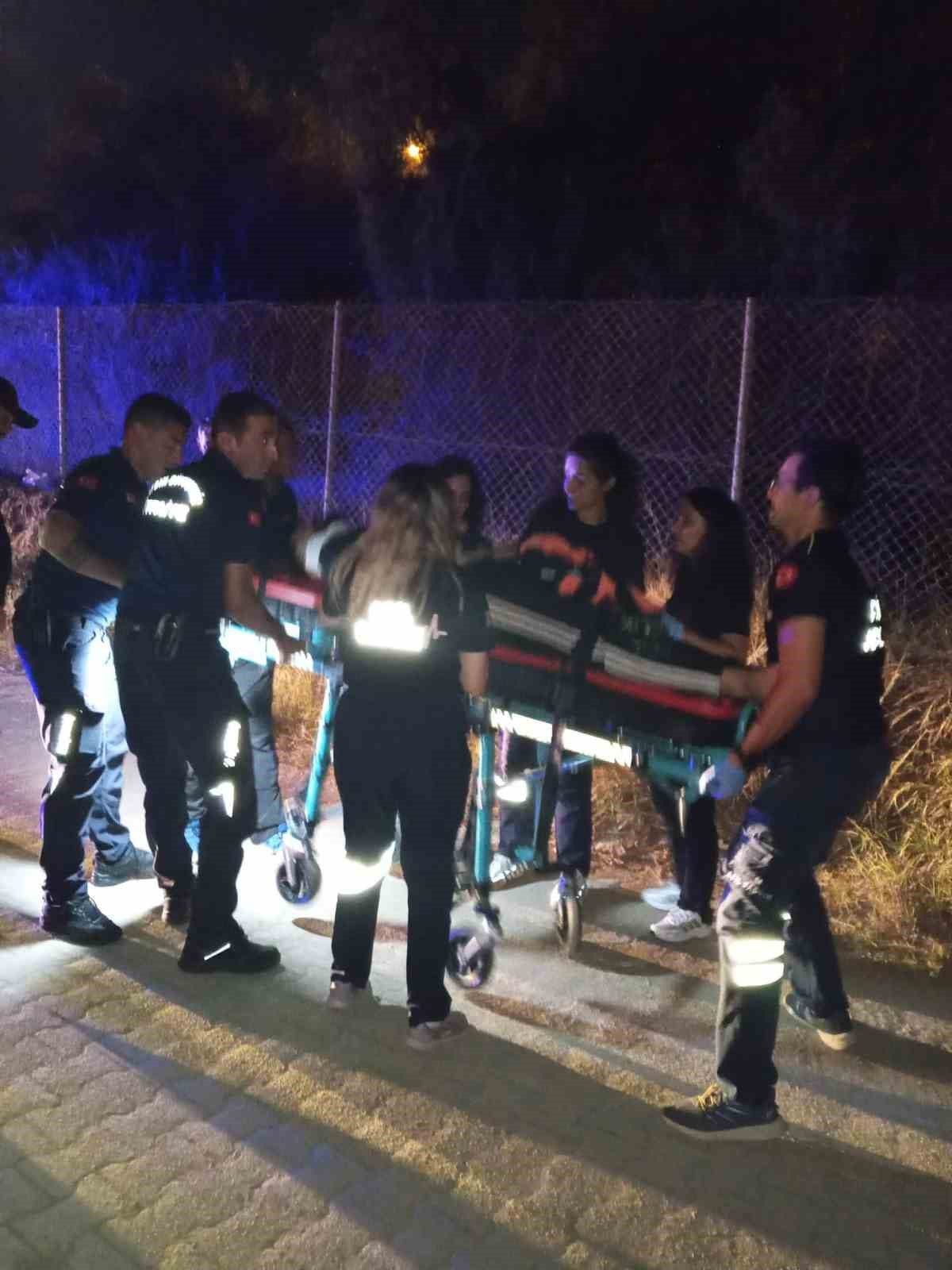 Efeler’de devrilen araçta sıkışan sürücü kurtarıldı