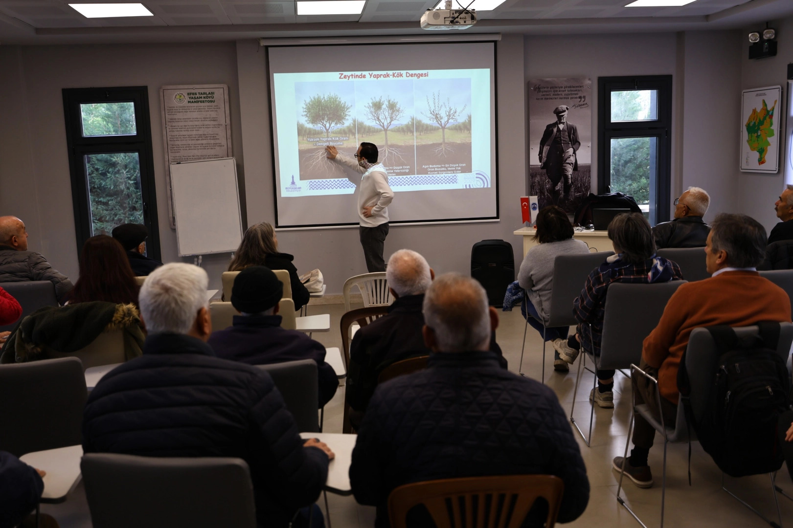 Efes Selçuk’ta Üreticilere Zeytin Budama Eğitimi