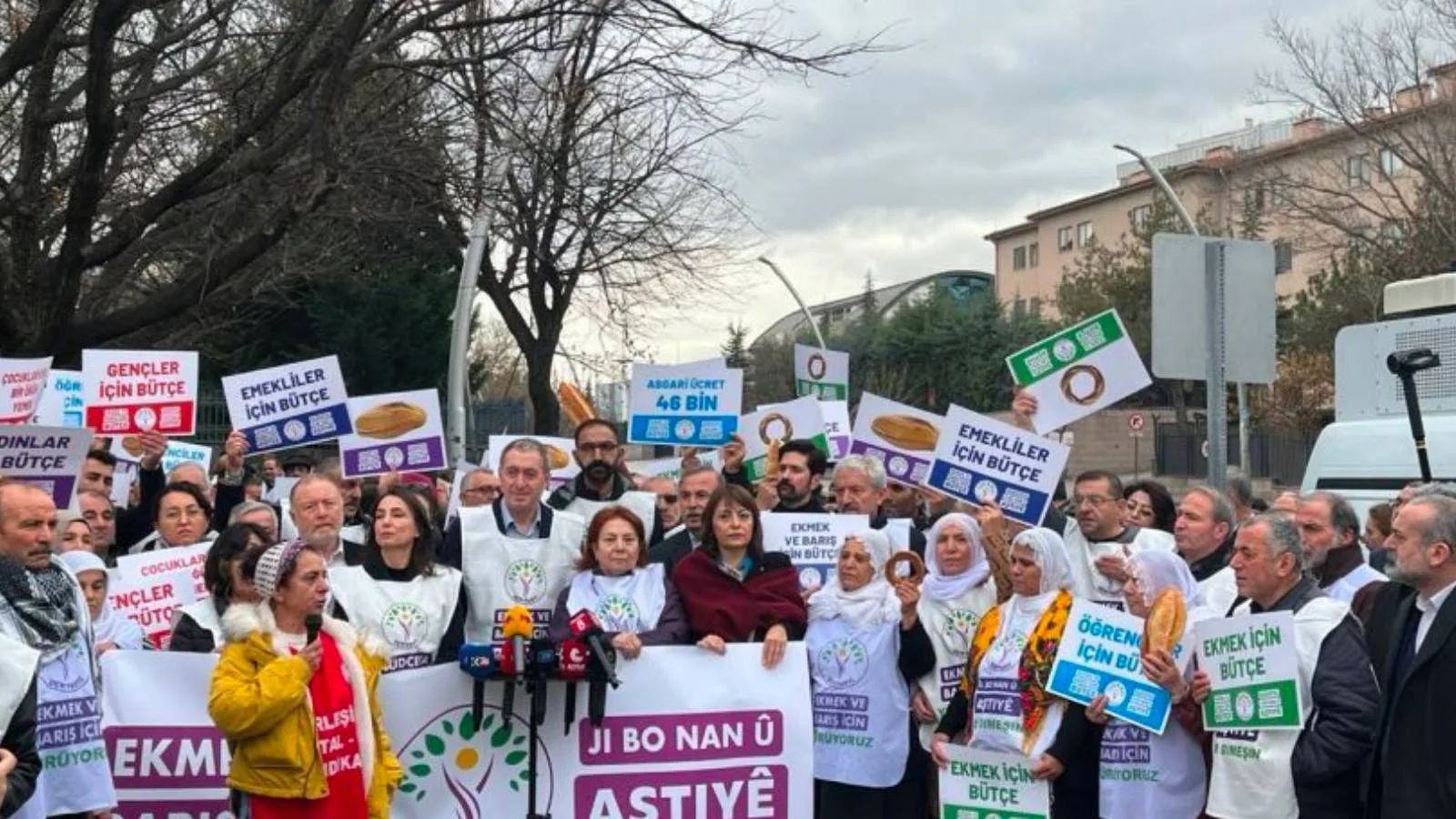 Ekmek ve Barış İçin Yürüyüş: Sırtımızda Yük!