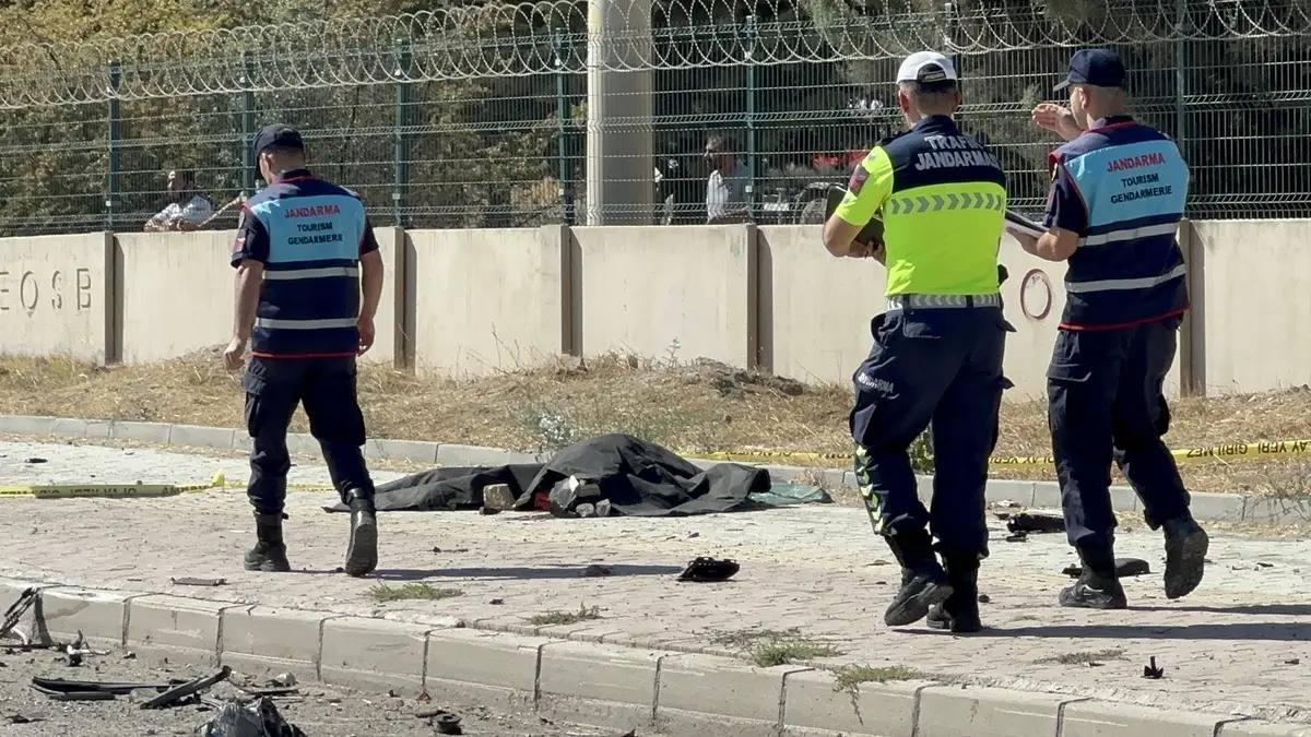 Elazığ da korkunç kaza! İkiye bölündü: 2 ölü, 2 yaralı 6