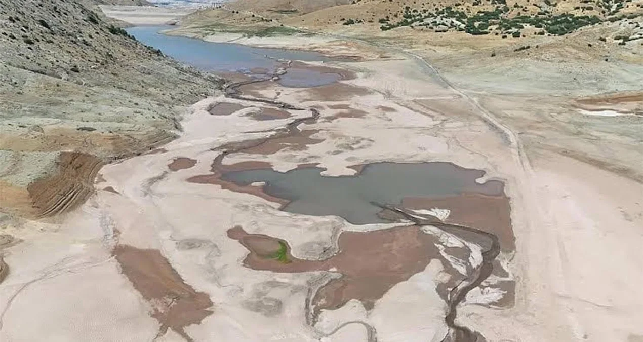 Elazığ’da Hamzabey Barajı Tamamen Kurudu!
