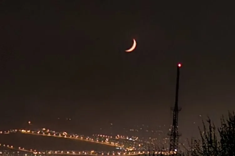 Elazığ’da Hilal Ay Göz Kamaştırdı!