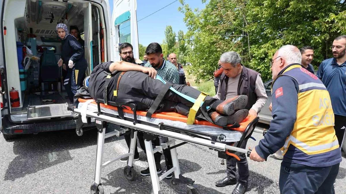Elazığ’da Kaza: 5 Yaralı, 2’si Çocuk!