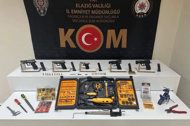Elazığ’da Silah Ticareti Operasyonu: 5 Tabanca Ele Geçirildi