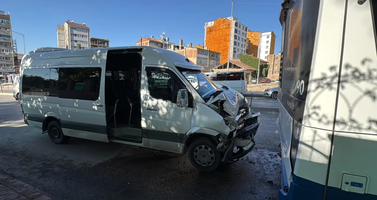 Elazığ’da Trafik Kazası: 8 Yaralı!