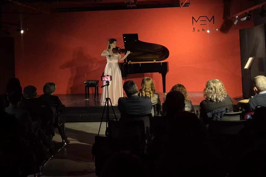 Elif Çalışan, Bursa’da Unutulmaz Bir Konser Verdi!