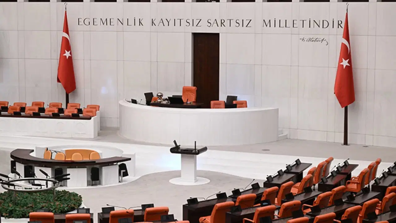Emekli Bayram İkramiyesi Asgari Ücrete Eşitleniyor!