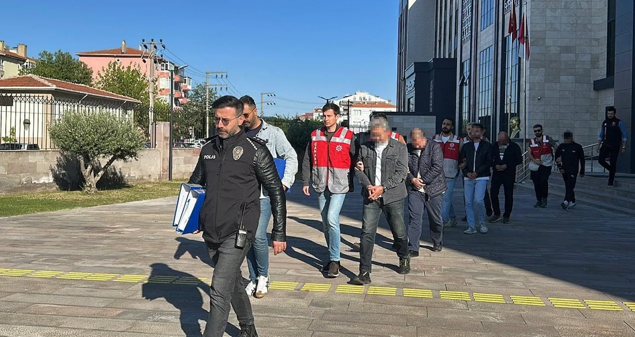 Emekli Öğretmen 25 Milyon TL Dolandırıldı!