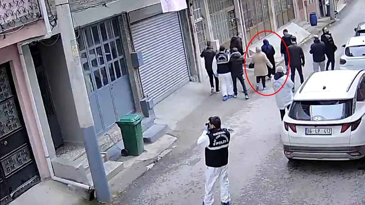 Eşini neden 15 parçaya ayırdığını böyle anlattı! Cesedi attığı çöp kutularını gösterdi 3