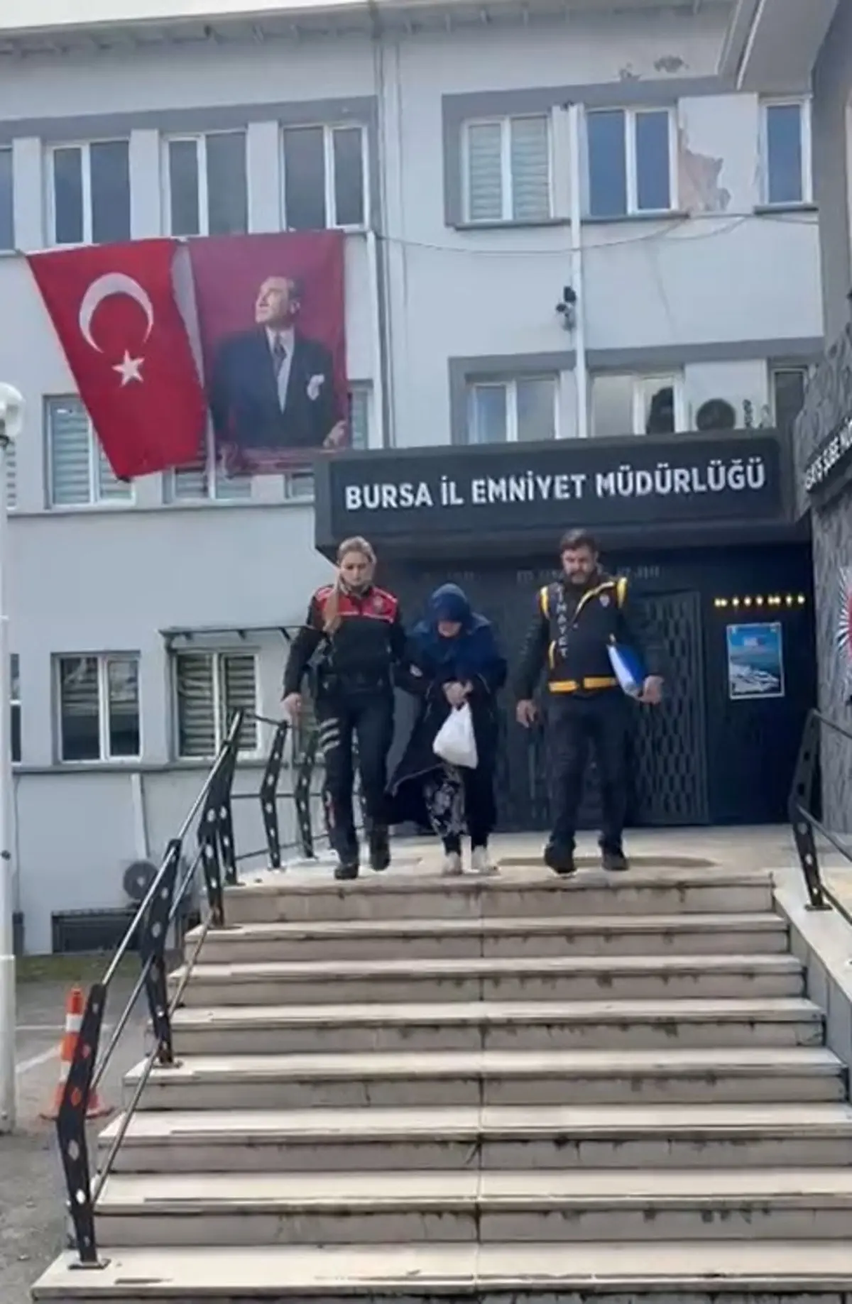 Kocasını öldürüp satırla 15 parçaya ayırdı! Kurtulmak için karakola gidip kayıp dedi 5